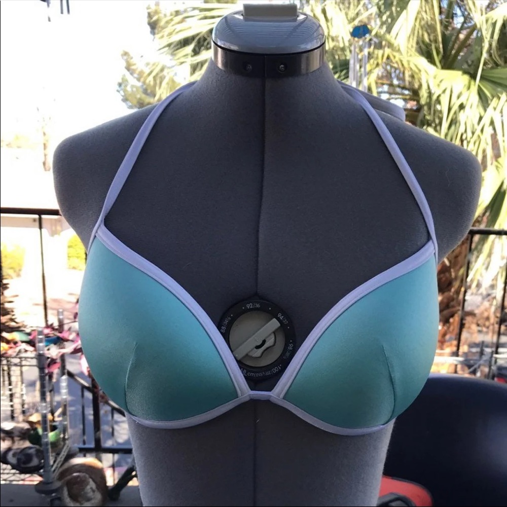 Victoria’s Secret hottie halter ax 32DD